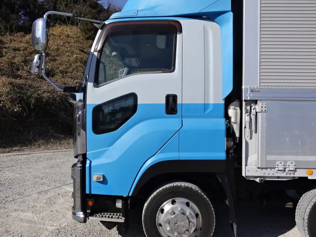 いすゞ ギガ QPG-CYJ77B(8x4)の写真12
