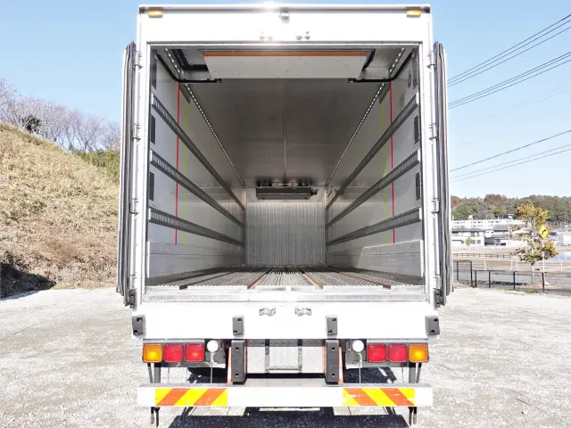 いすゞ ギガ QPG-CYL77B(6x2)の写真17