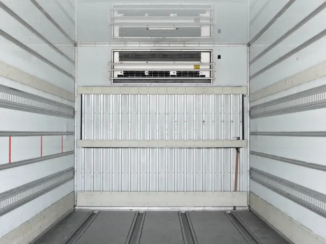 いすゞ フォワード TKG-FRR90S2(2WD)の写真11
