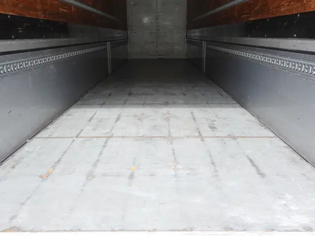 日野 プロフィア 2DG-FR1AHG(6x2)の写真17