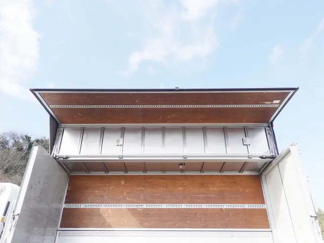 いすゞ フォワード TKG-FRR90T2(2WD)の写真10