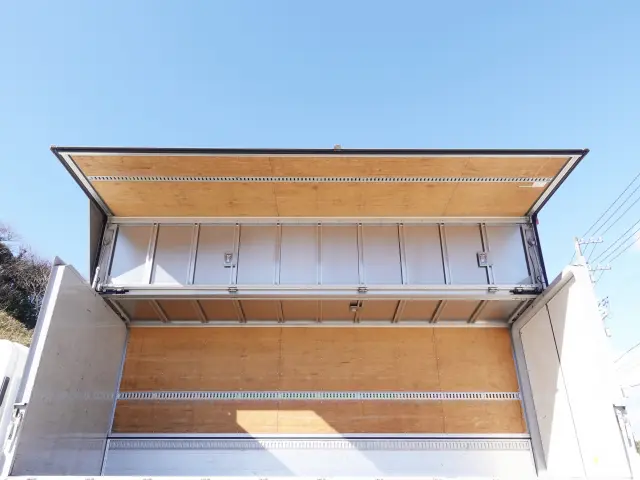 いすゞ フォワード TKG-FRR90S2(2WD)の写真11