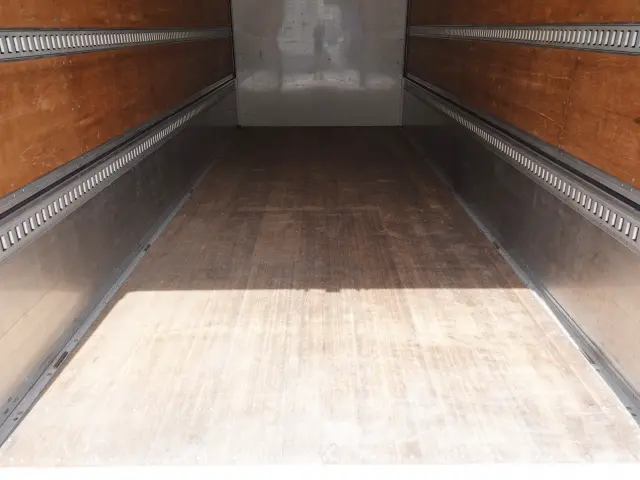 いすゞ フォワード 2RG-FRR90T2(2WD)の写真14