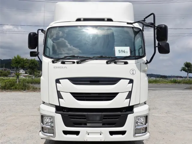 いすゞ ギガ QKG-CYJ77B(4WD)の写真3