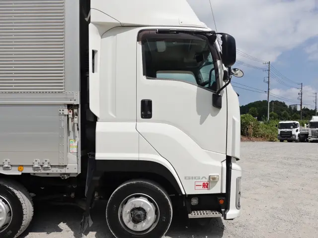 いすゞ ギガ QKG-CYJ77B(4WD)の写真4