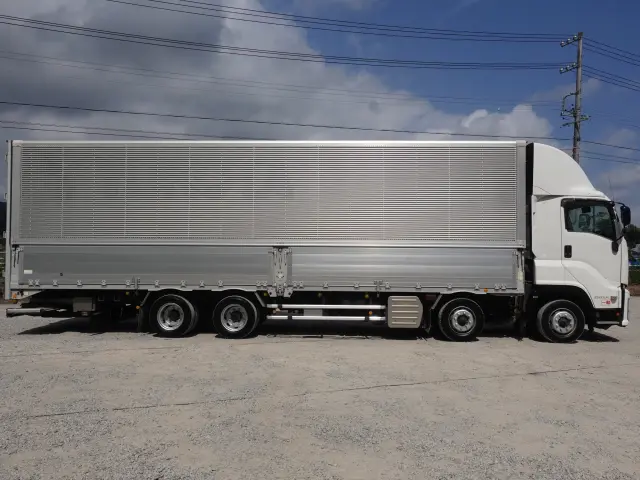 いすゞ ギガ QKG-CYJ77B(4WD)の写真6