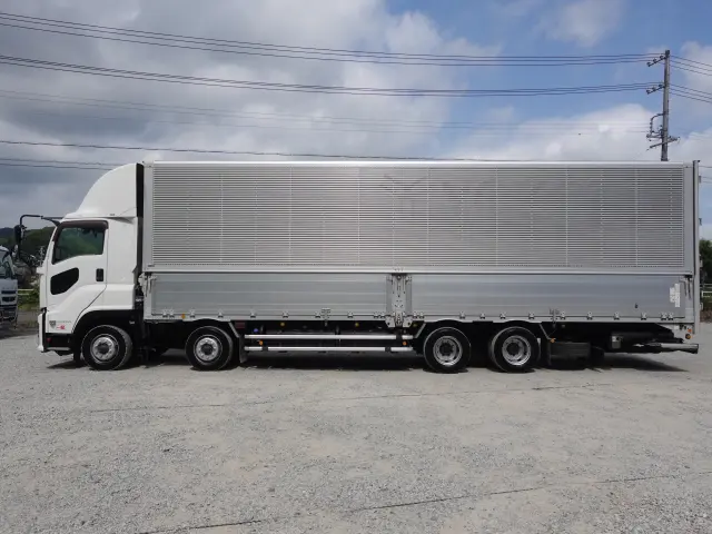 いすゞ ギガ QKG-CYJ77B(4WD)の写真9