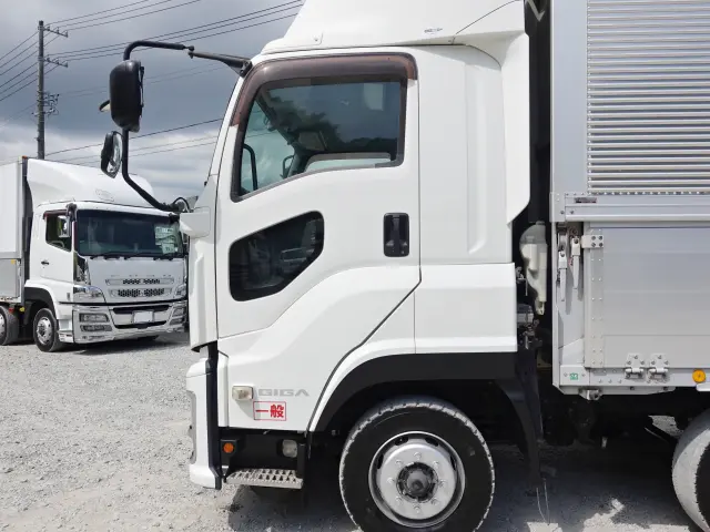 いすゞ ギガ QKG-CYJ77B(4WD)の写真10