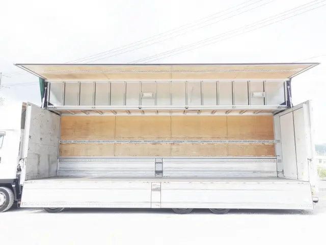いすゞ ギガ QKG-CYJ77B(4WD)の写真12