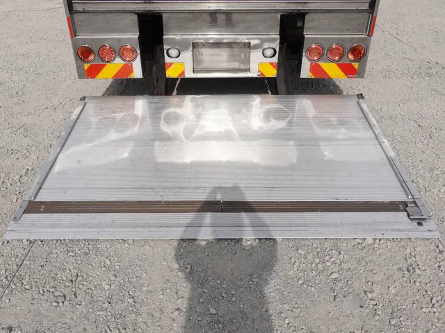 ＵＤ クオン QKG-CG5ZA(8x4)の写真13