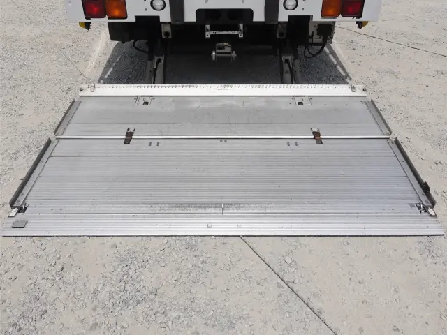 いすゞ ギガ QKG-CYJ77B(4WD)の写真15