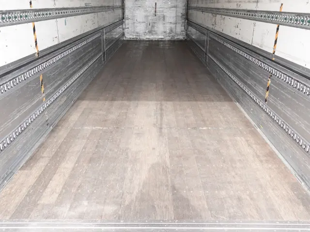 ＵＤ クオン QKG-CG5ZA(8x4)の写真17