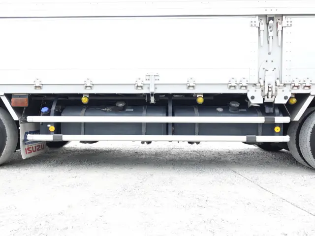 いすゞ ギガ QKG-CYJ77B(4WD)の写真22