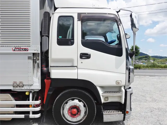 いすゞ ギガ QKG-CXY77AJ(6x4)の写真4