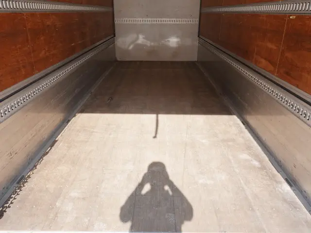 いすゞ フォワード SKG-FRR90T2(2WD)の写真15