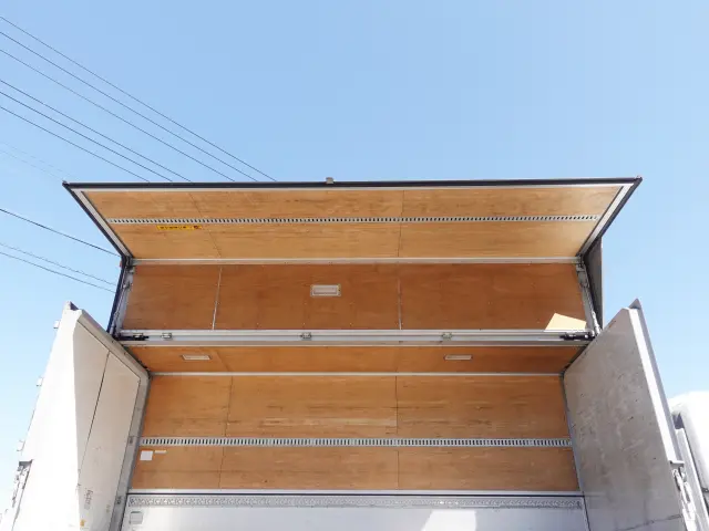 いすゞ フォワード TKG-FRR90T2(2WD)の写真15