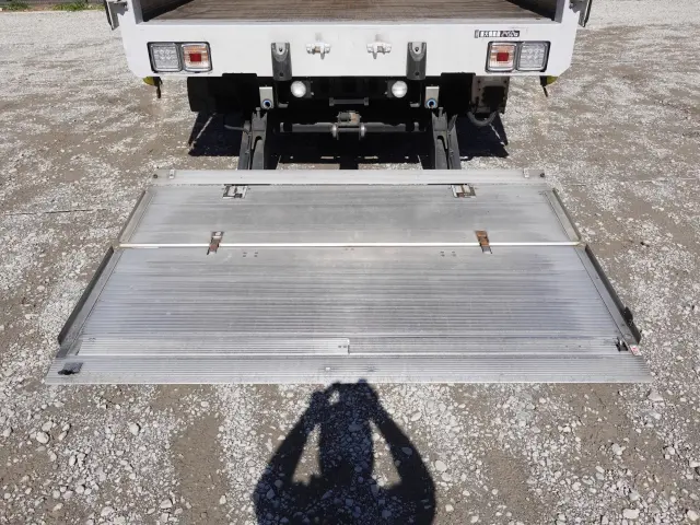 いすゞ フォワード TKG-FRR90T2(2WD)の写真16