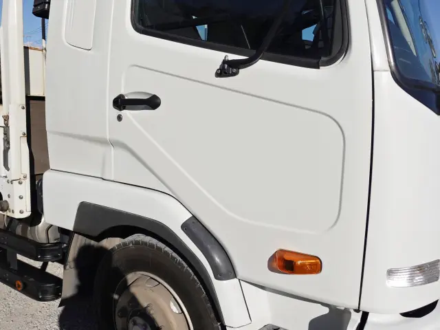 三菱 ファイター 2KG-FK62FY(2WD)の写真6