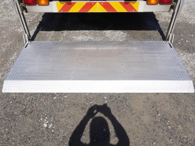 いすゞ フォワード 2RG-FRR90S2(2WD)の写真15