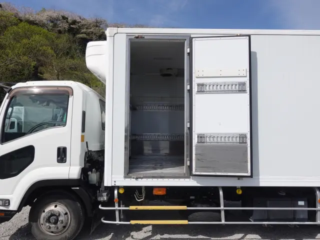 いすゞ フォワード TKG-FRR90T2(2WD)の写真16