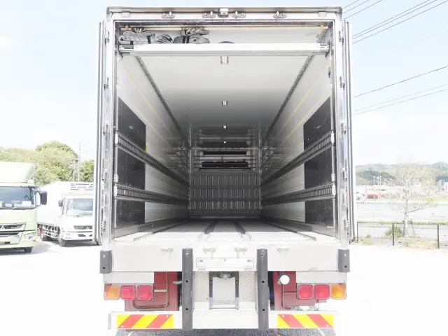 いすゞ ギガ QKG-CYL77AA(6x2)の写真12