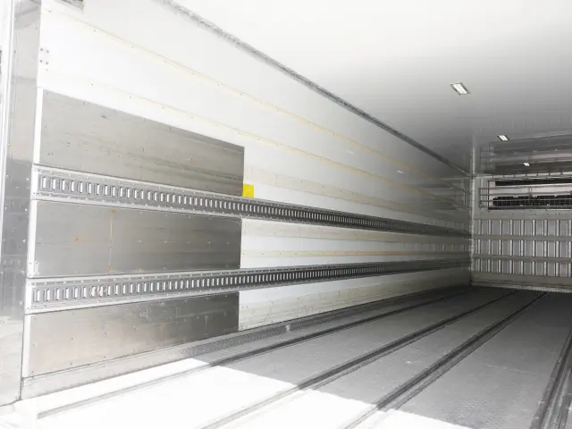 いすゞ ギガ QKG-CYL77AA(6x2)の写真13