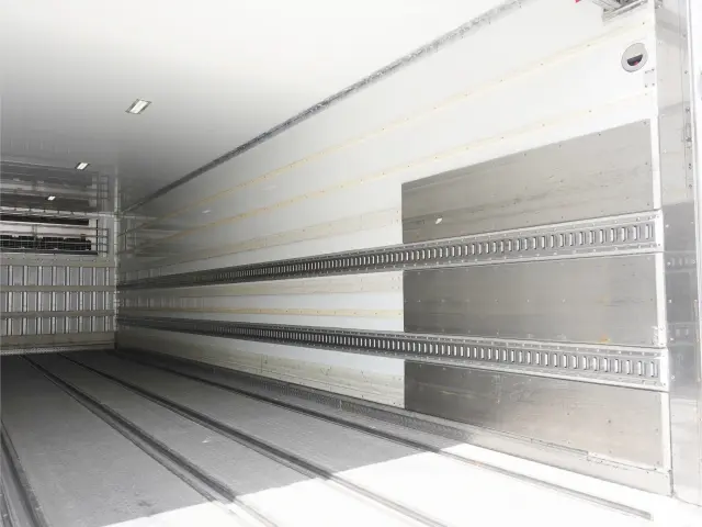 いすゞ ギガ QKG-CYL77AA(6x2)の写真14