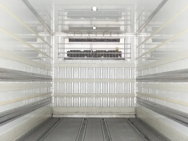 いすゞ ギガ QKG-CYL77AA(6x2)の写真15