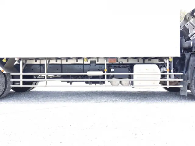 いすゞ ギガ QKG-CYL77AA(6x2)の写真20