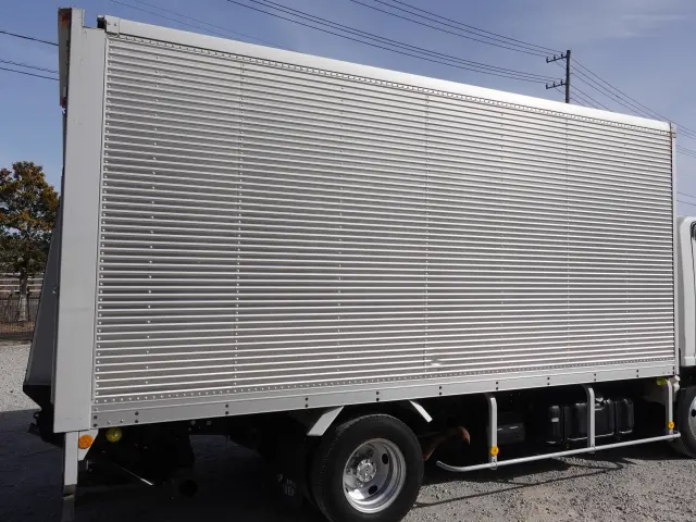 いすゞ エルフ BDG-NMR85AN(2WD)の写真9