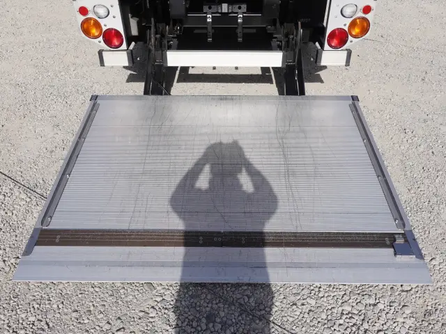 いすゞ エルフ BDG-NMR85AN(2WD)の写真15