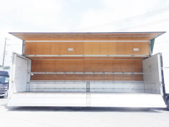 いすゞ ギガ QKG-CYJ77B(8x4)の写真11