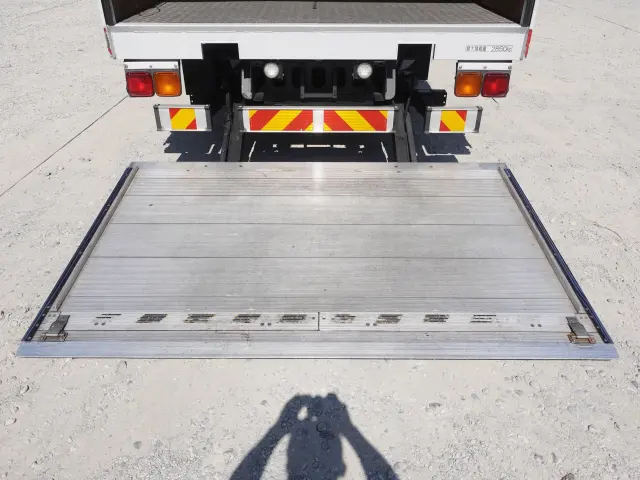 いすゞ フォワード TKG-FRR90S2(2WD)の写真13