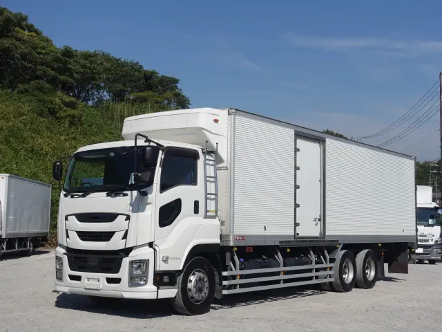 いすゞ ギガ 2PG-CYL77CZ(6x2)の写真1