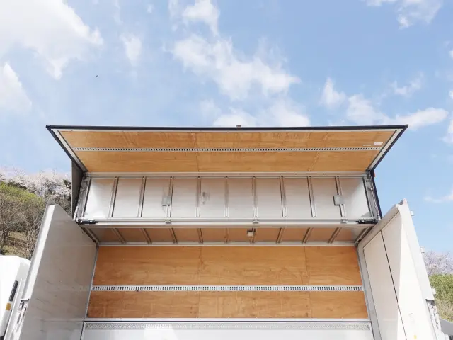 いすゞ フォワード 2RG-FRR90S2(2WD)の写真15