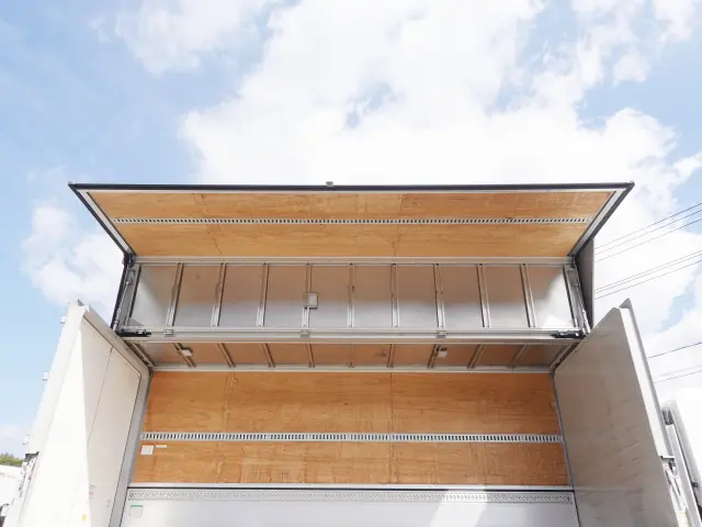 いすゞ フォワード 2RG-FRR90S2(2WD)の写真16