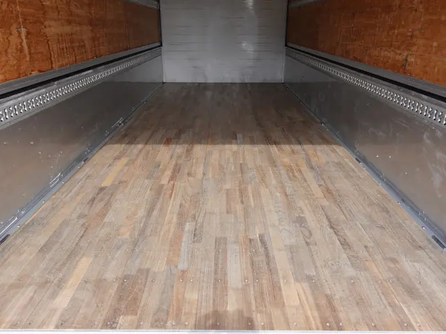 いすゞ フォワード 2RG-FRR90S2(2WD)の写真19