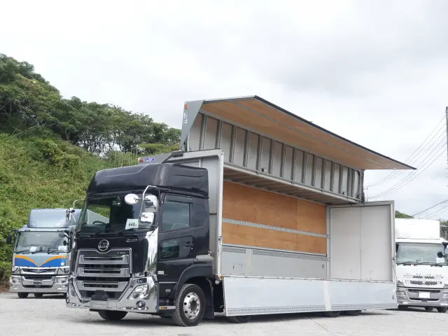 UD クオン 2PG-CG5CA(8x4)の写真1