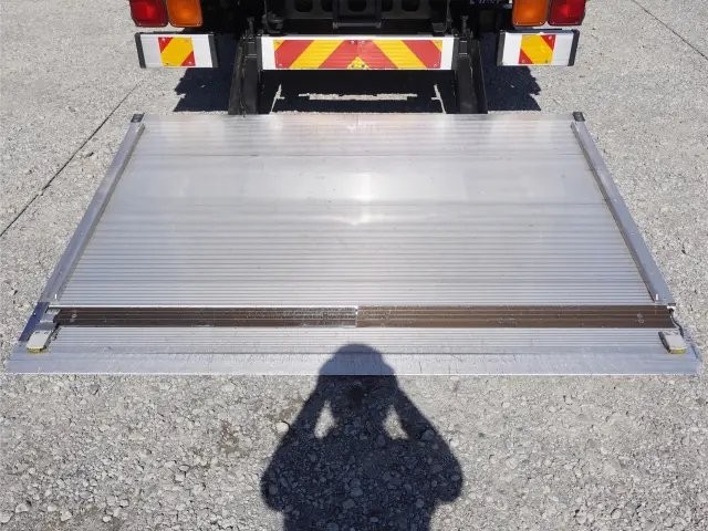 いすゞ フォワード TKG-FRR90S2(2WD)の写真18