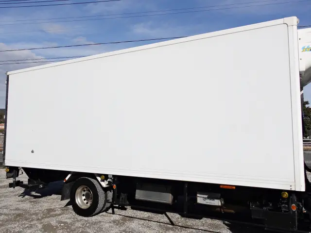 いすゞ フォワード TKG-FRR90T2(2WD)の写真9