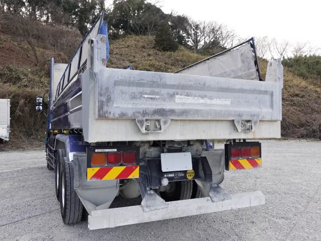 いすゞ ギガ QKG-CYZ77AM(6x4)の写真11