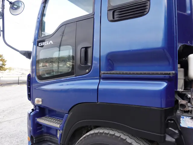 いすゞ ギガ QKG-CYZ77AM(6x4)の写真14