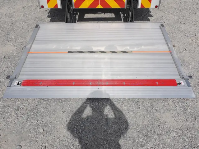 いすゞ エルフ 2RG-NPR88AN(2WD)の写真19