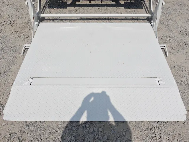 いすゞ エルフ BKG-LJR85AN(2WD)の写真10