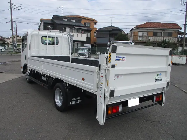 いすゞ エルフ TRG-NMR85AR(2WD)の写真4