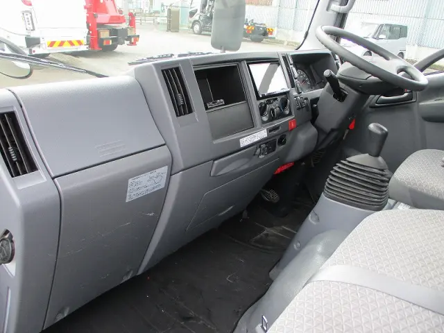 いすゞ エルフ TRG-NMR85AR(2WD)の写真7