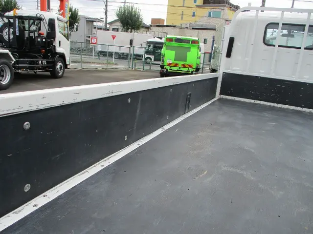 いすゞ エルフ TRG-NMR85AR(2WD)の写真14