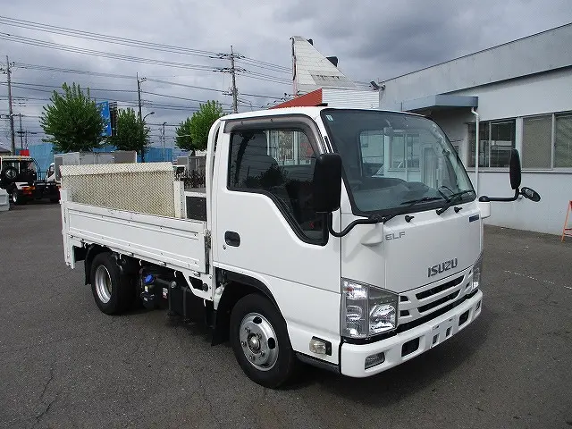 いすゞ エルフ 2RG-NHR88A(2WD)の写真2