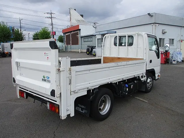 いすゞ エルフ 2RG-NHR88A(2WD)の写真4