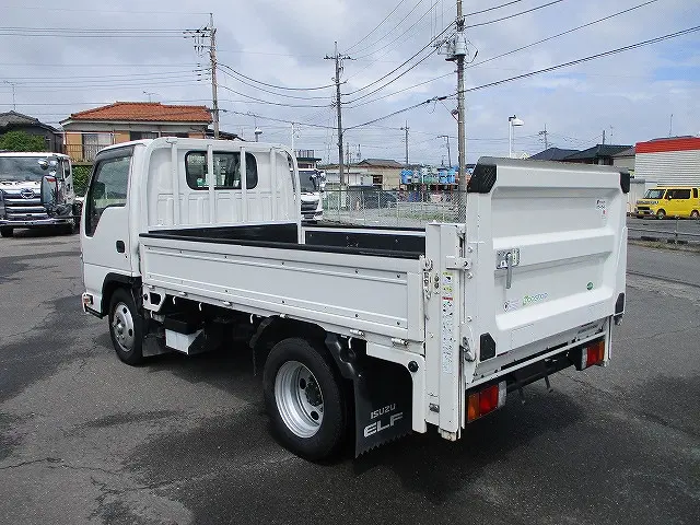 いすゞ エルフ 2RG-NKR88A(2WD)の写真3